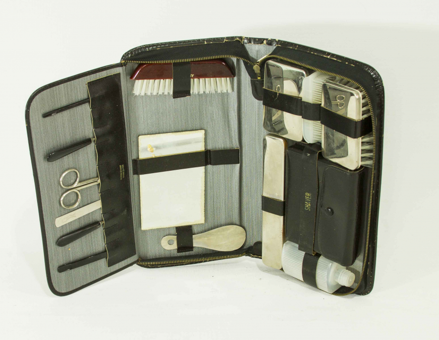 DERİ KABINDA ALMAN SEYAHAT ÇANTASI