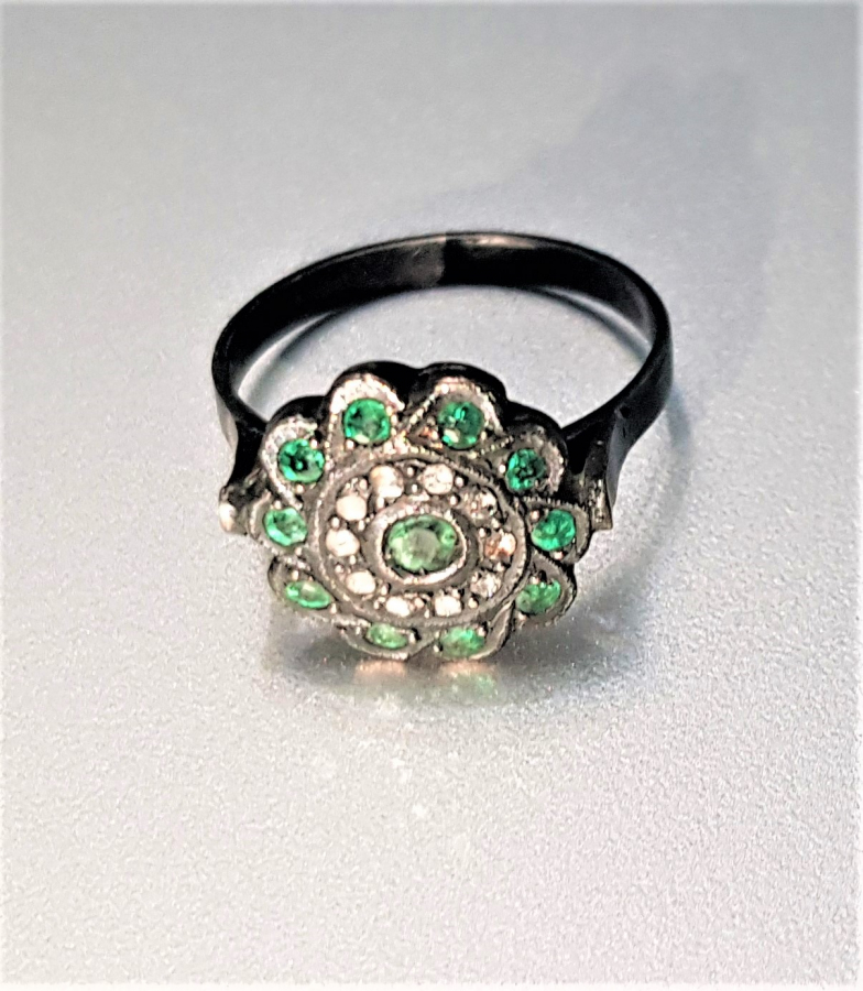 ELMAS VE ZÜMRÜT TAŞLARLA SÜSLÜ ANTİKA YÜZÜK 