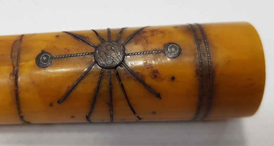 GÜMÜŞ ÇAKMA OSMANLICA YAZDİGAR YAZILI VE BAYRAK İŞLEMELİ KATALİN AĞIZLIK