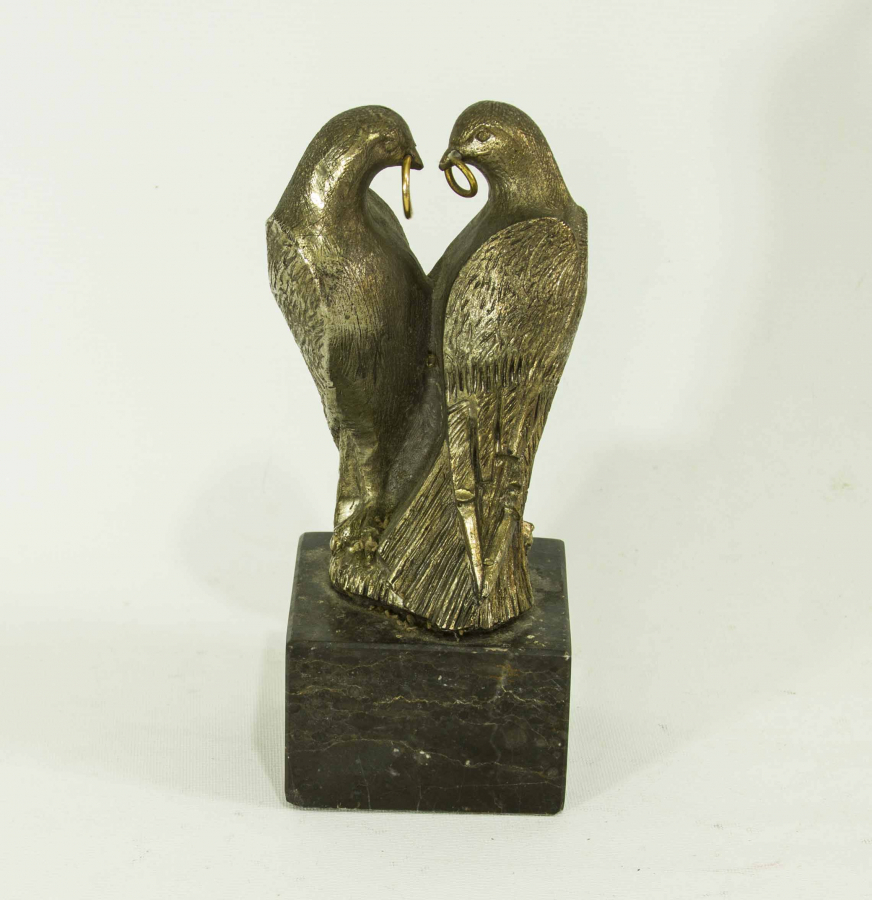 ORHAN ALGÖK İMZALI MERMER KAİDELİ HEYKEL