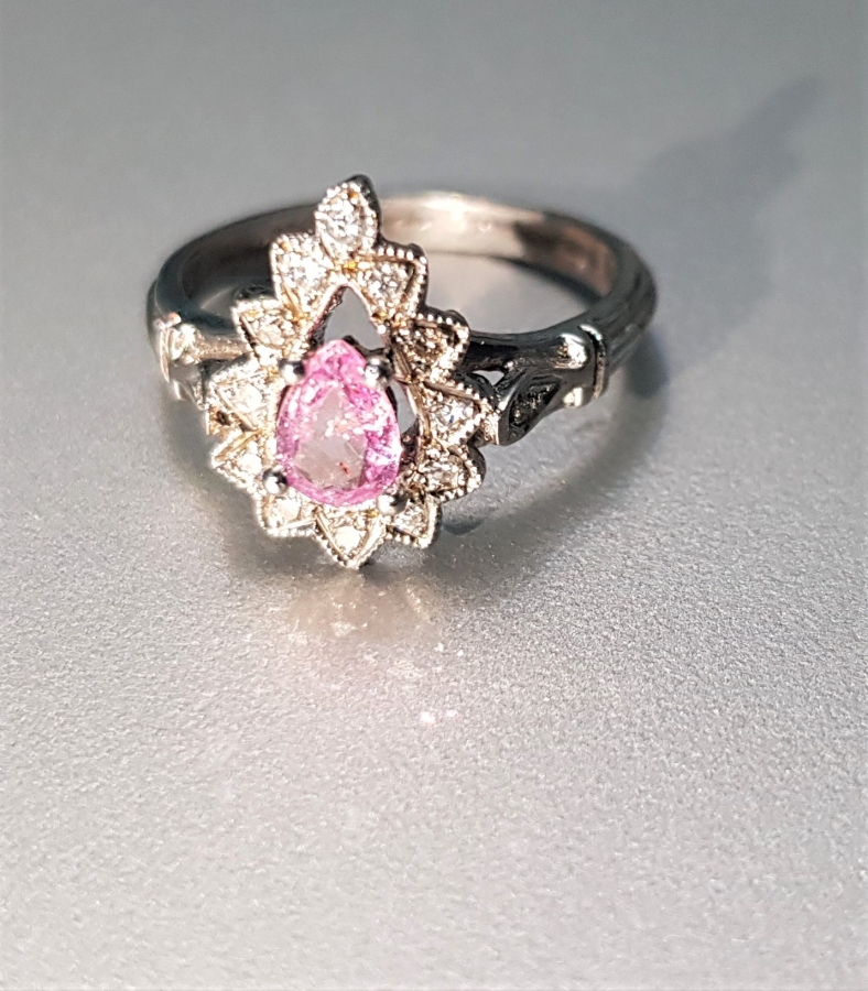 PEMBE TURMALİN TAŞLI PIRLANTA YÜZÜK