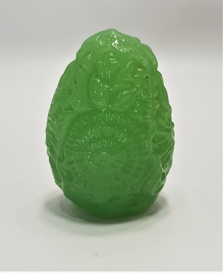 ÜZERİ İŞLEMELİ YEŞİM TAŞI 