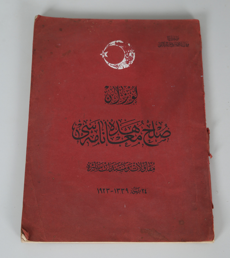 LOZAN BARIŞ ANTLAŞMASNIN MADDELERİNİ İÇEREN DÖNEMİNİN KİTABI