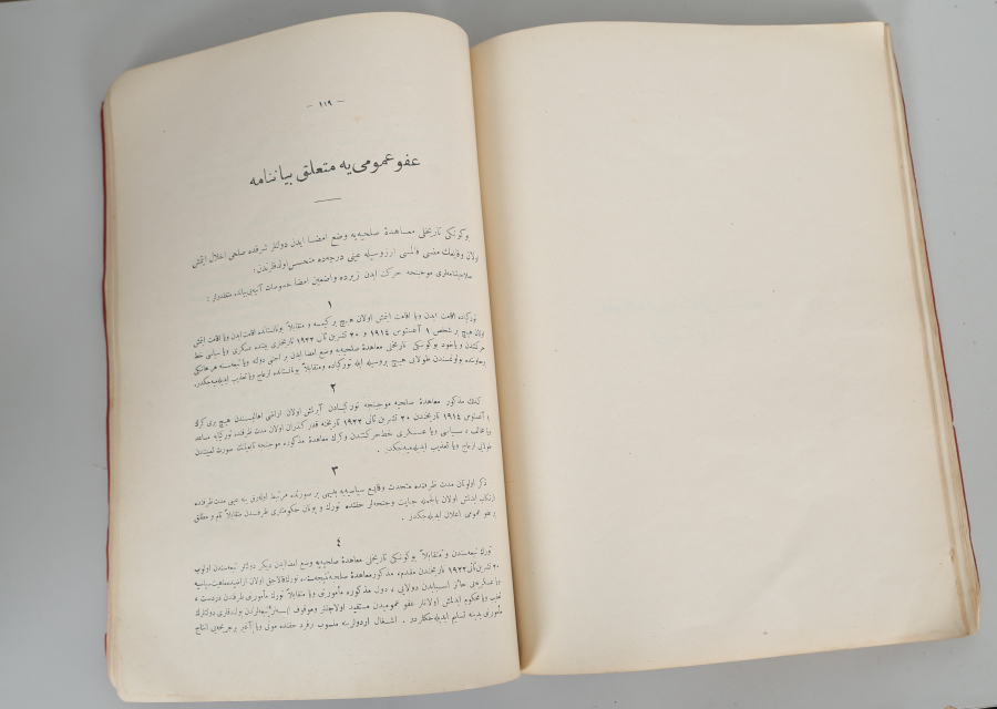 LOZAN BARIŞ ANTLAŞMASNIN MADDELERİNİ İÇEREN DÖNEMİNİN KİTABI