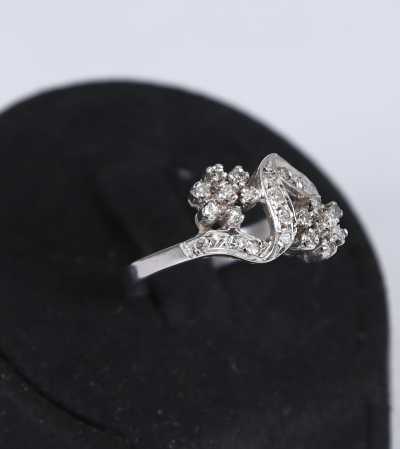 PIRLANTA TAŞLI PLATİN KAR TANESİ MODEL YÜZÜK