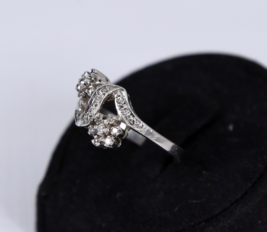 PIRLANTA TAŞLI PLATİN KAR TANESİ MODEL YÜZÜK