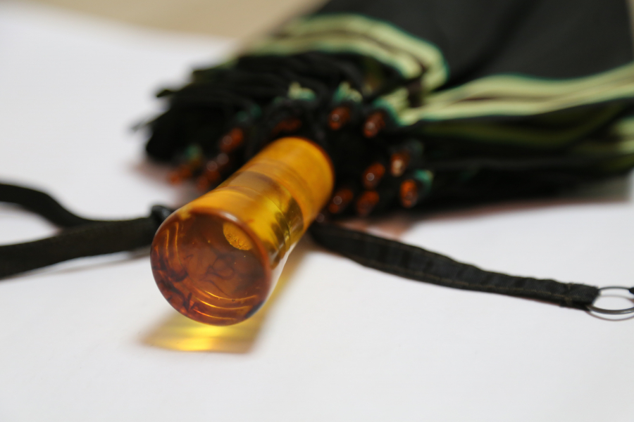 SAPI KATALİNDEN MAMUL ANTİKA ÇİL KONDİSYONDA ŞEMSİYE