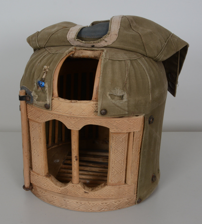 OSMANLI DÖNEMİ İŞLEMELİ KEKLİK KAFESİ KUMAŞ KORUMASIYLA