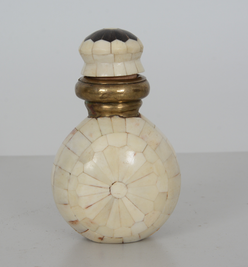 OSMANLI DÖNEMİ KEMİKTEN VE BOYNUZDAN MAMUL KOKU ŞİŞESİ