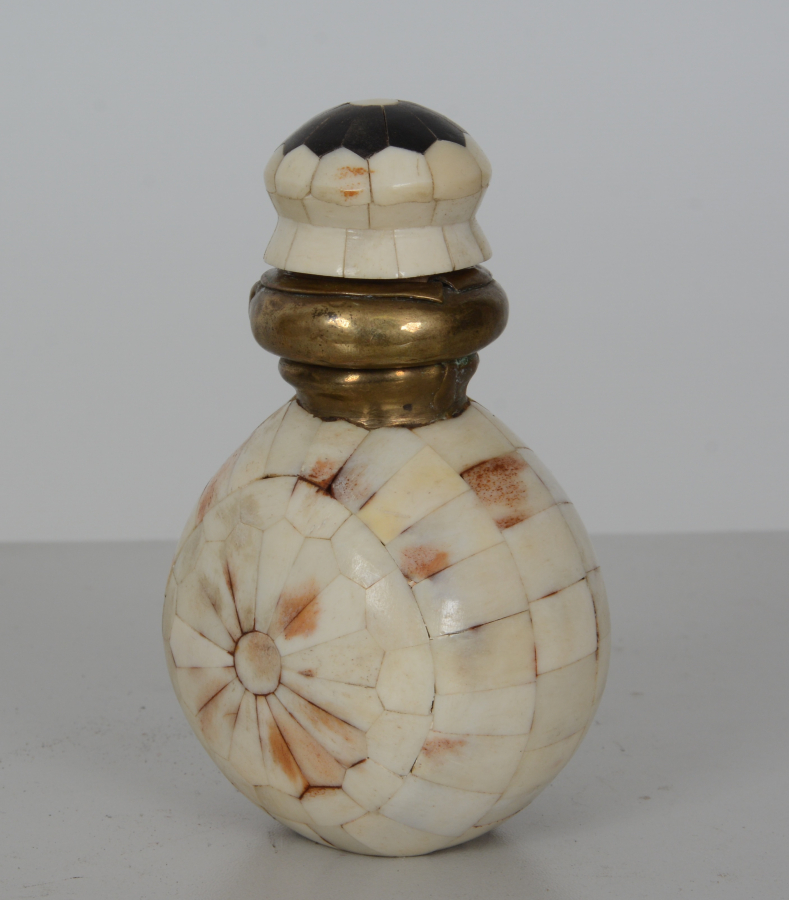 OSMANLI DÖNEMİ KEMİKTEN VE BOYNUZDAN MAMUL KOKU ŞİŞESİ