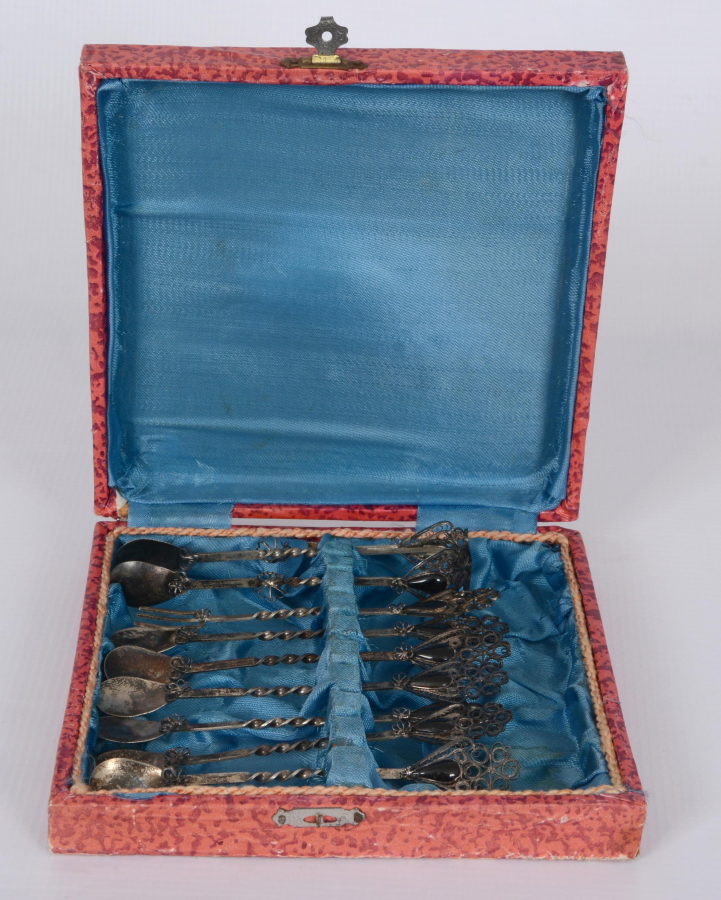 KUTUSUNDA OLTU TAŞLI GÜMÜŞ ÇAY KAŞIĞI SETİ 