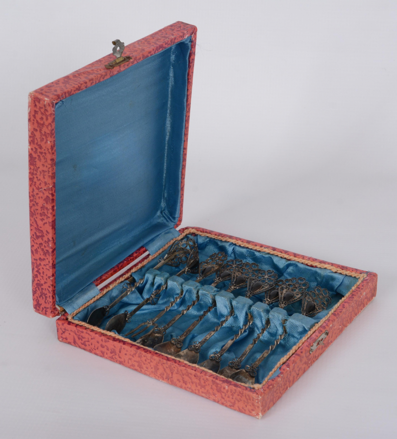 KUTUSUNDA OLTU TAŞLI GÜMÜŞ ÇAY KAŞIĞI SETİ 