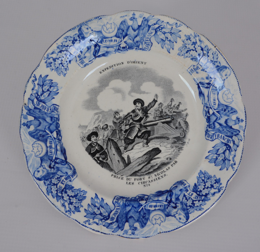 OSMANLI RUS SAVAŞINDAKİ ÇERKEZLER TEMALI PORSELEN TABAK