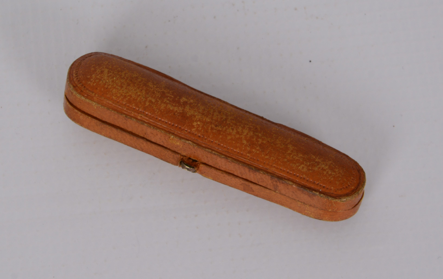 KUTUSUNDA KEHRİBAR AĞIZLIK 