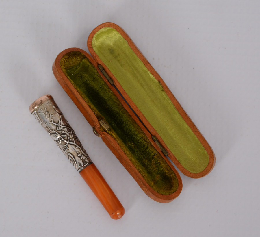 KUTUSUNDA KEHRİBAR AĞIZLIK 