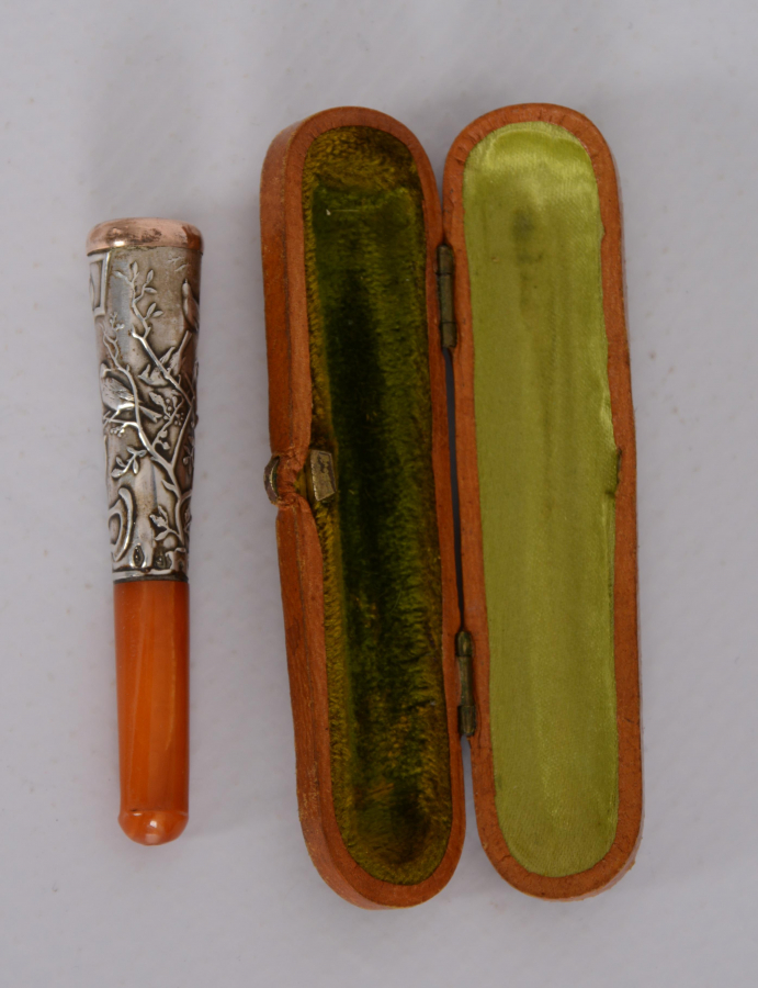 KUTUSUNDA KEHRİBAR AĞIZLIK 