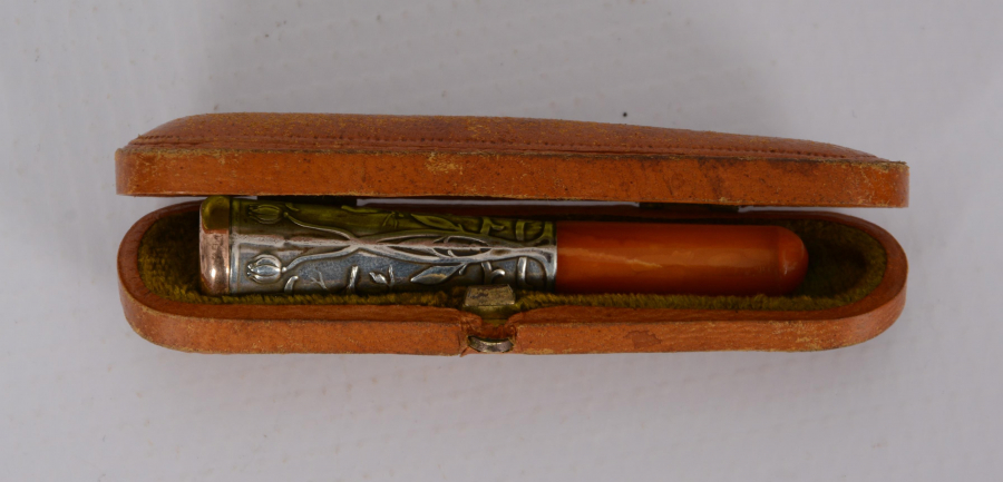 KUTUSUNDA KEHRİBAR AĞIZLIK 