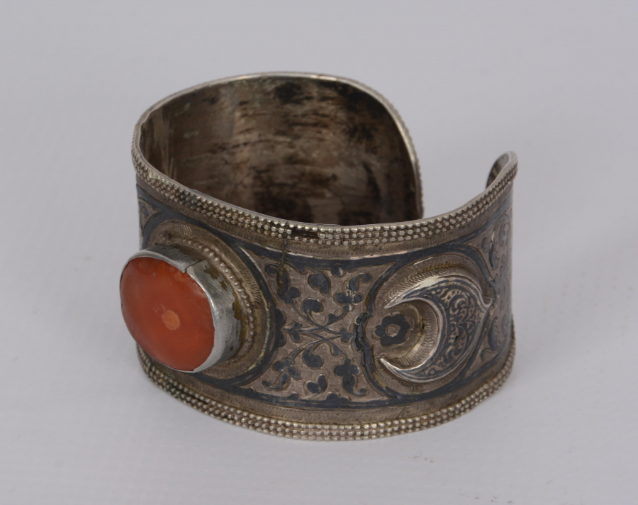 OSMANLI DÖNEMİ AKİK TAŞLI, HİLAL GÖRSELLİ SAVATLI GÜMÜŞ BİLEZİK 