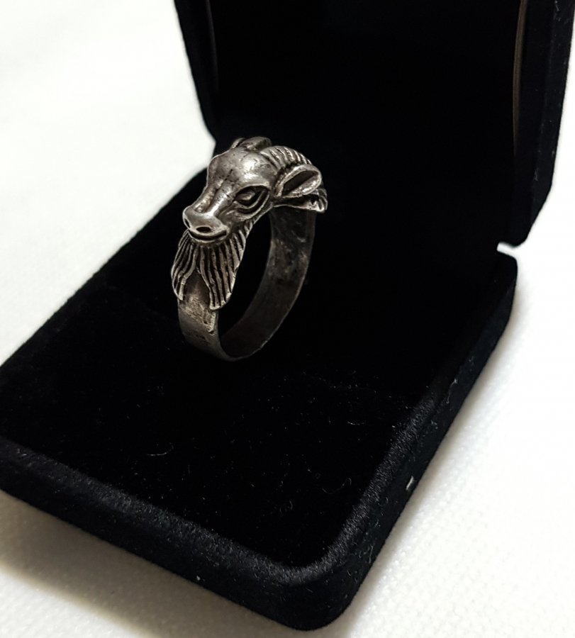 KOÇ BAŞI FORMLU GÜMÜŞ YÜZÜK 