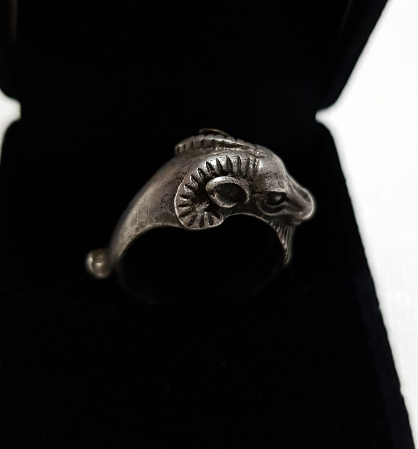 KOÇ BAŞI FORMLU GÜMÜŞ YÜZÜK 