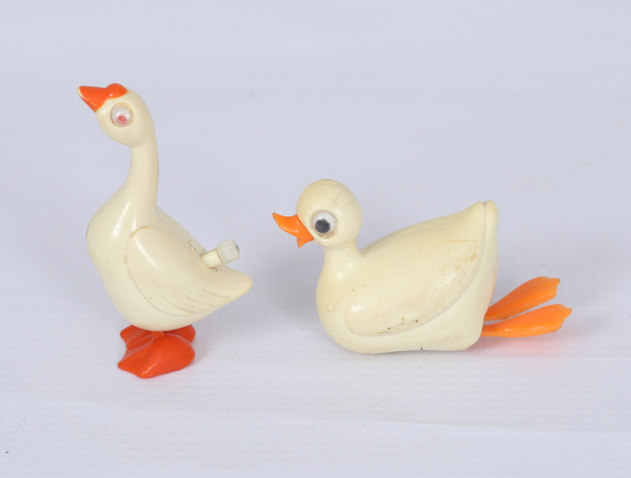 1977 TOMY MARKA İKİ ADET OYUNCAK ÖRDEK 