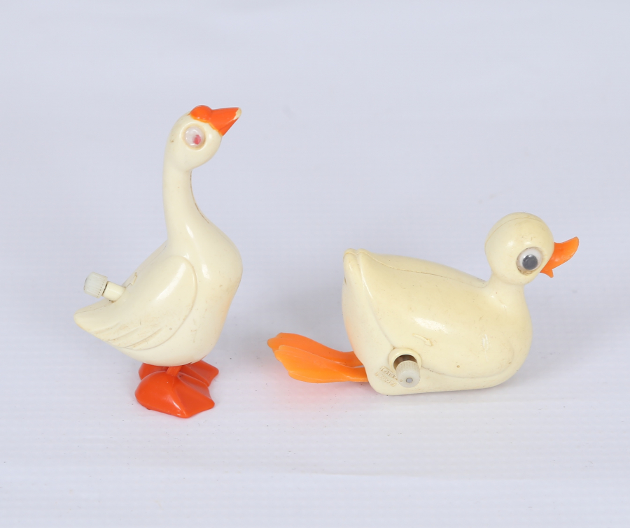 1977 TOMY MARKA İKİ ADET OYUNCAK ÖRDEK 