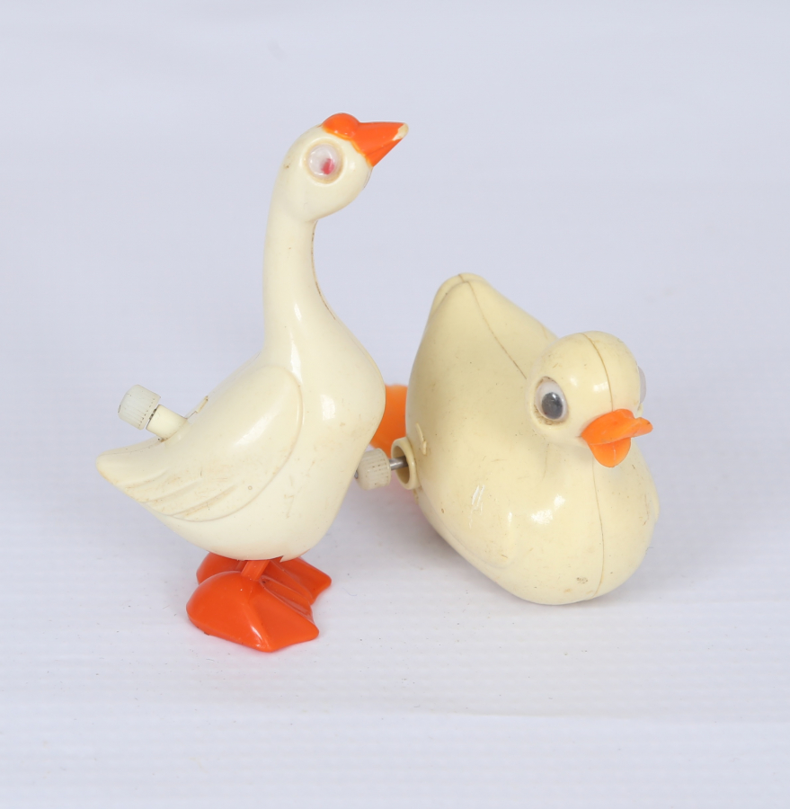 1977 TOMY MARKA İKİ ADET OYUNCAK ÖRDEK 