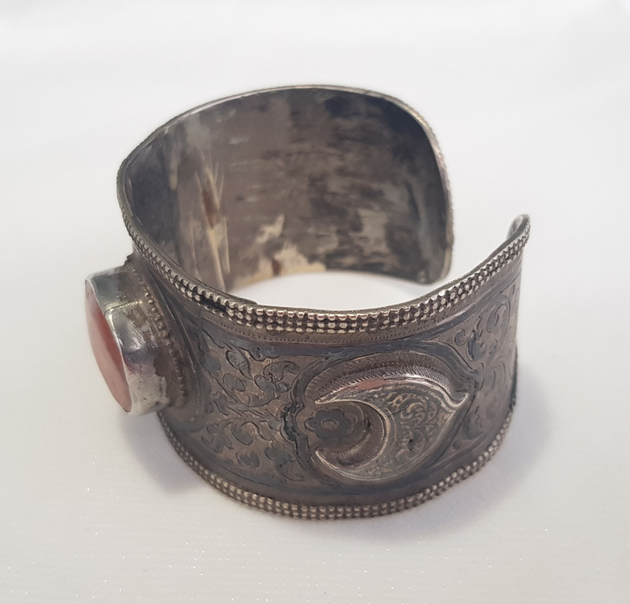 OSMANLI DÖNEMİ AKİK TAŞLI, HİLAL GÖRSELLİ SAVATLI GÜMÜŞ BİLEZİK 