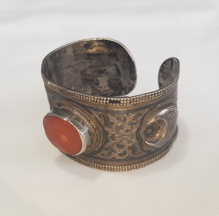 OSMANLI DÖNEMİ AKİK TAŞLI, HİLAL GÖRSELLİ SAVATLI GÜMÜŞ BİLEZİK 