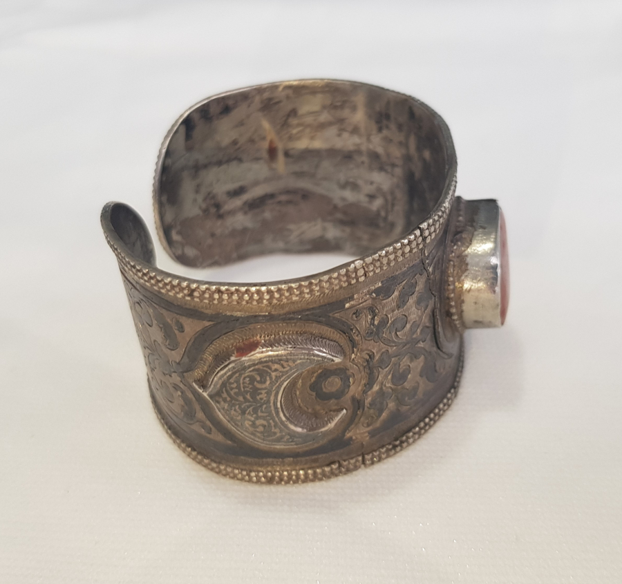 OSMANLI DÖNEMİ AKİK TAŞLI, HİLAL GÖRSELLİ SAVATLI GÜMÜŞ BİLEZİK 