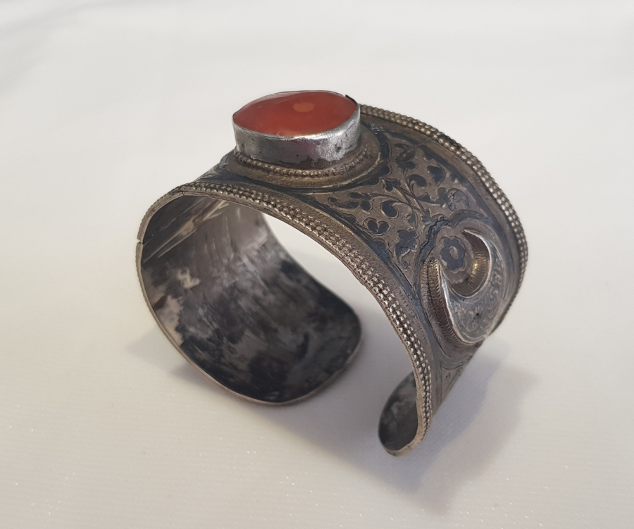 OSMANLI DÖNEMİ AKİK TAŞLI, HİLAL GÖRSELLİ SAVATLI GÜMÜŞ BİLEZİK 