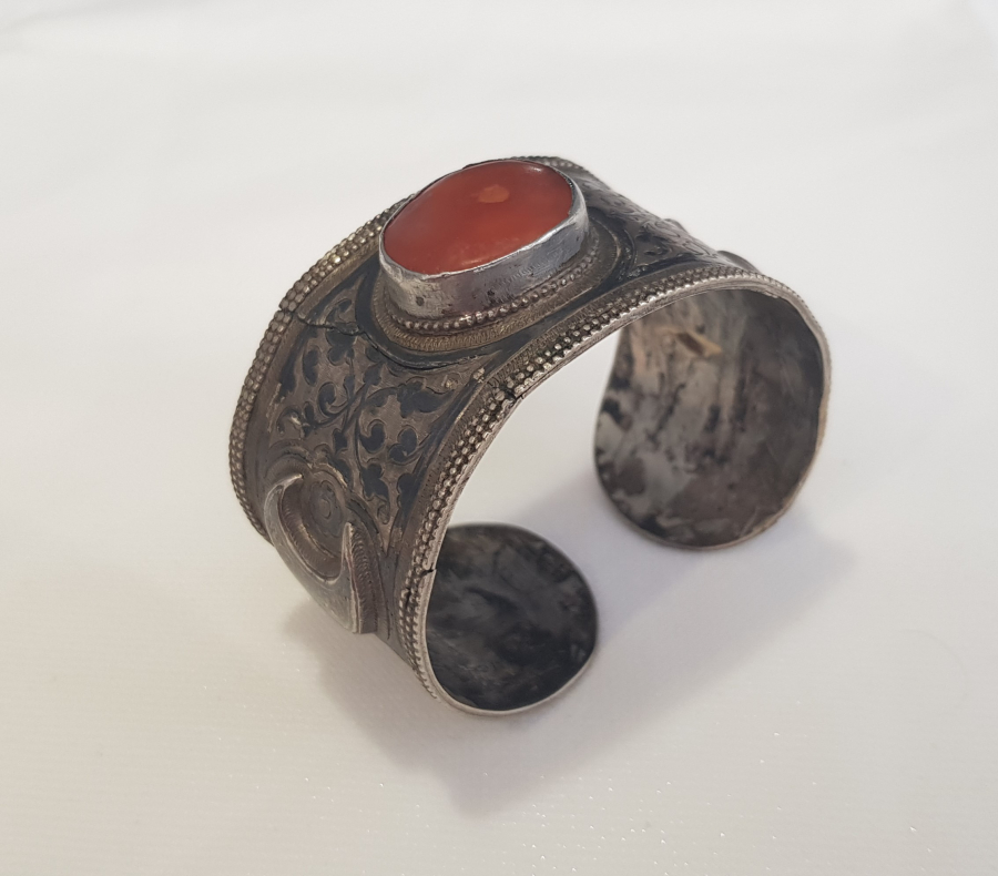 OSMANLI DÖNEMİ AKİK TAŞLI, HİLAL GÖRSELLİ SAVATLI GÜMÜŞ BİLEZİK 