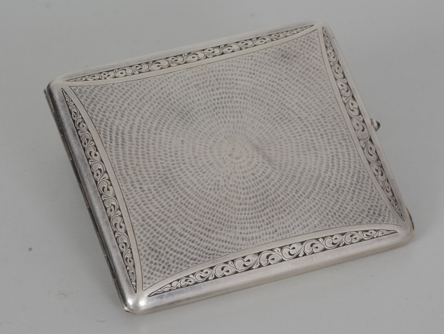 1900 BAŞLARI MİNELİ GÜMÜŞ İNGİLİZ SİGARA TABAKASI