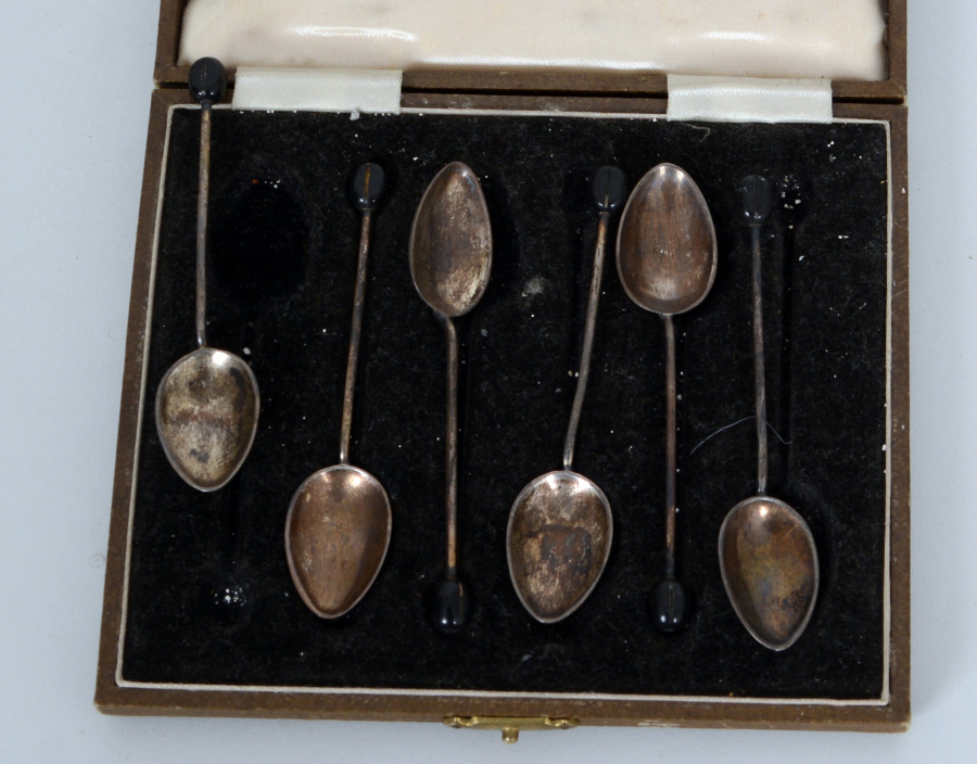 1900 BAŞLARI ORJİNAL KUTUSUNDA GÜMÜŞ ÜZERİ MİNELİ ÇAY KAŞIĞI SETİ