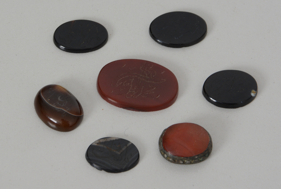 AKİK ÜZERİ EL KAZIMA YÜZÜK TAŞI LOTU