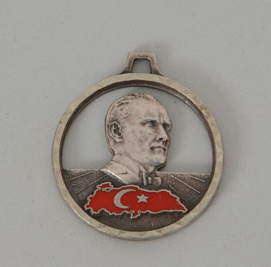GÜMÜŞ ÜZERİ MİNE İŞÇİLİKLİ ATATÜRK MADALYON