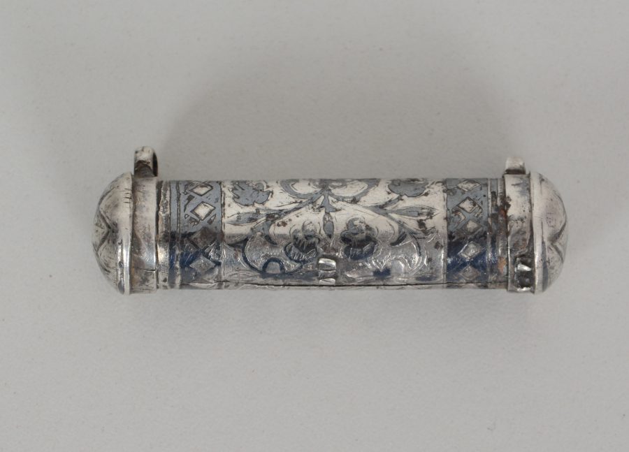 İÇİNDE EL YAZMA DUASI İLE BERABER SAVATLI GÜMÜŞ HAMAYIL