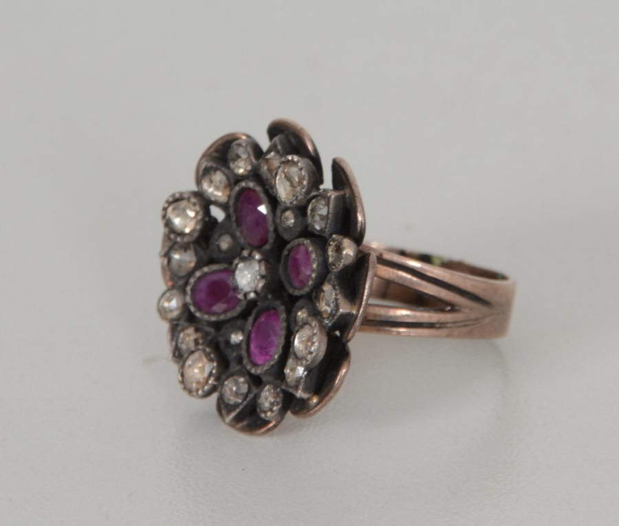 ÖZEL YAPIM ELMAS VE YAKUTLU GÜL MODEL ANTİKA ALTIN YÜZÜK