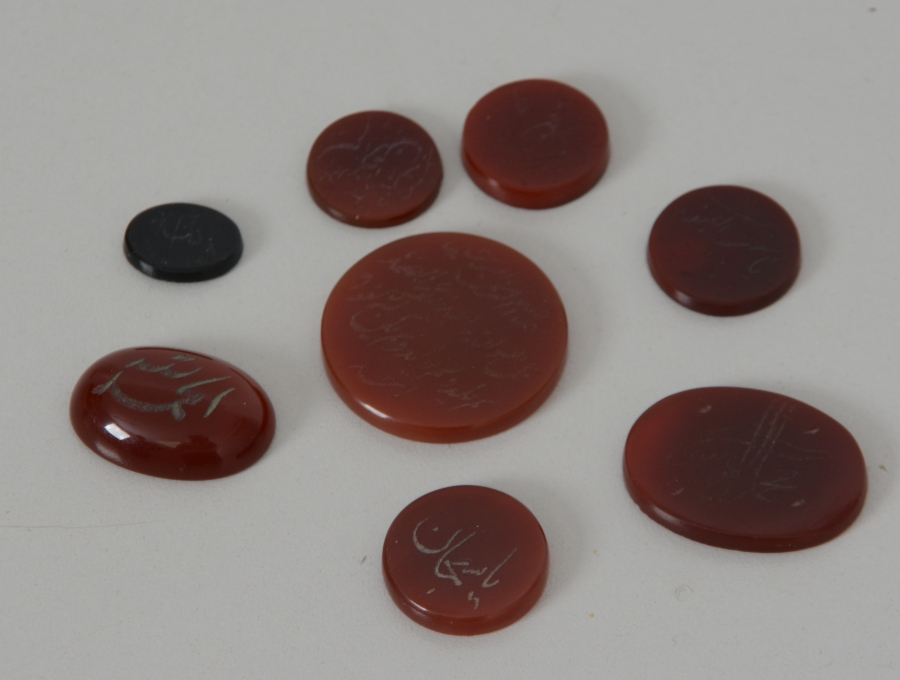 ÜZERLERİ İSİM VE DUALAR YAZILI EL KAZIMA AKİK TAŞI YÜZÜK TAŞLARI