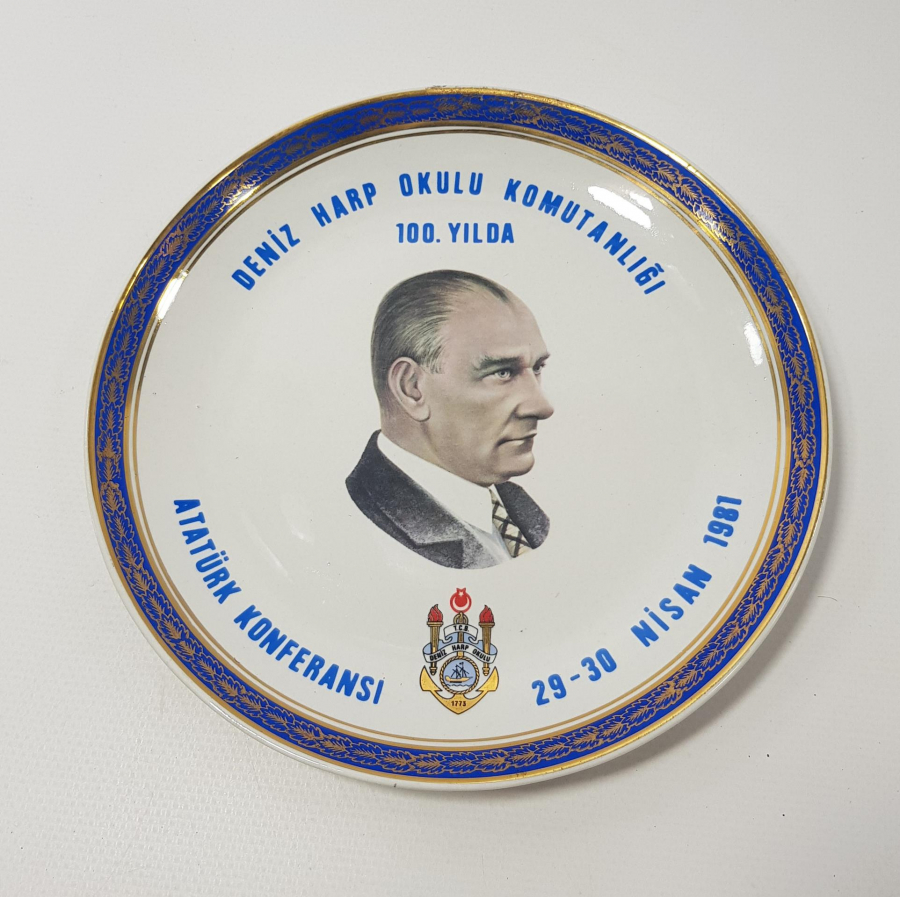 1981 DENİZ HARP OKULU 100. YILI ATATÜRK TEMALI PORSELEN TABAK 