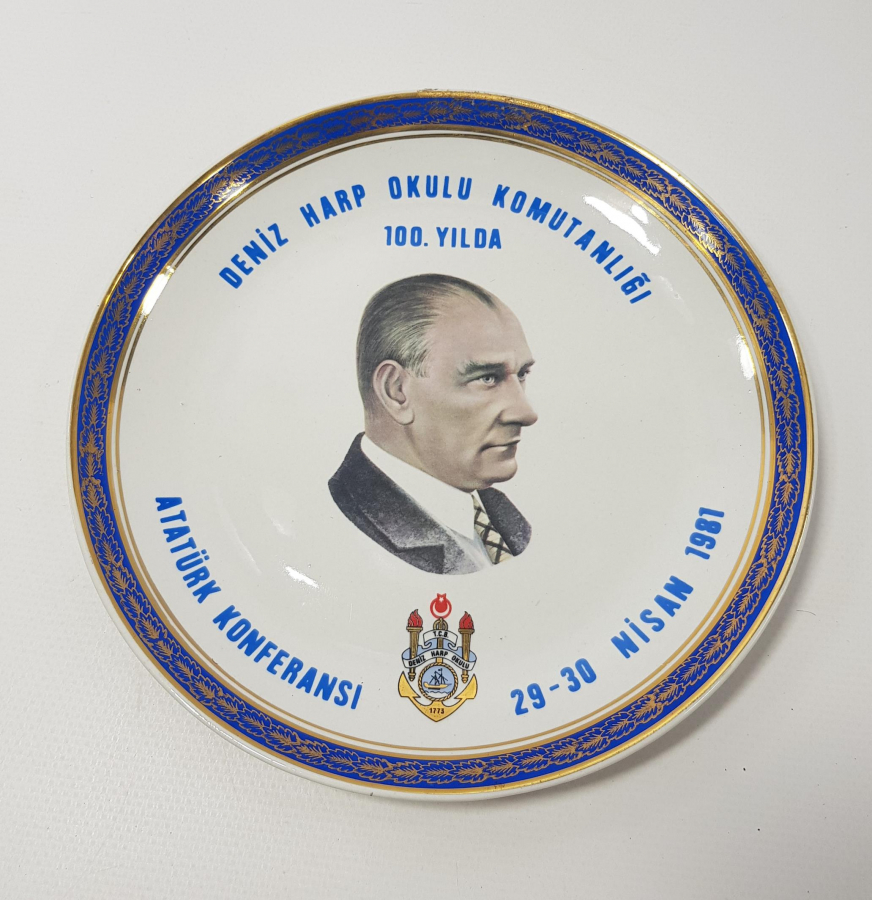 1981 DENİZ HARP OKULU 100. YILI ATATÜRK TEMALI PORSELEN TABAK 