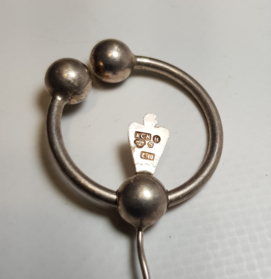 1900 BAŞLARI GÜMÜŞ İNGİLİZ BROŞ