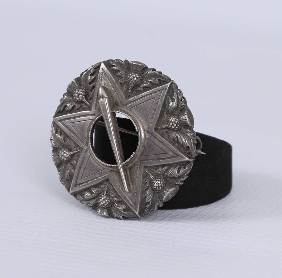 NADİR FORMDA GÜMÜŞ AVRUPA BROŞ