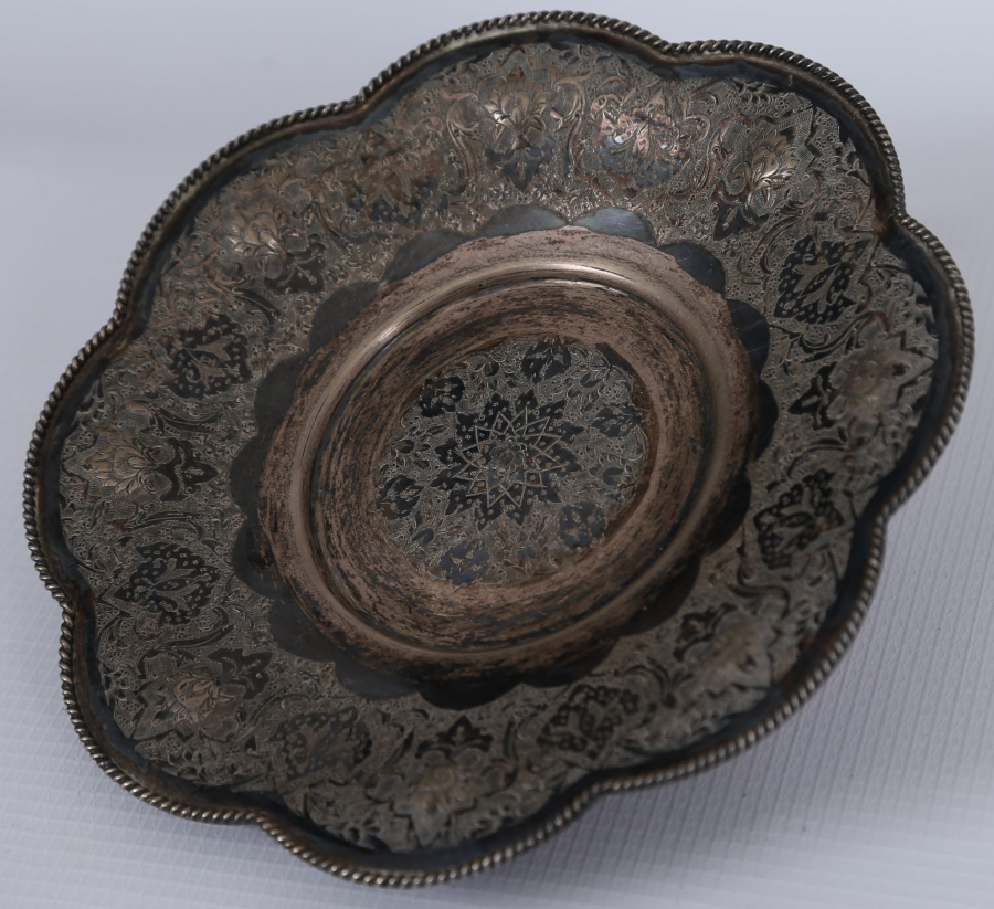 TAMAMI KALEM VE KABARTMA İŞÇİLİKLİ 84 DAMGALI MEYVELİK