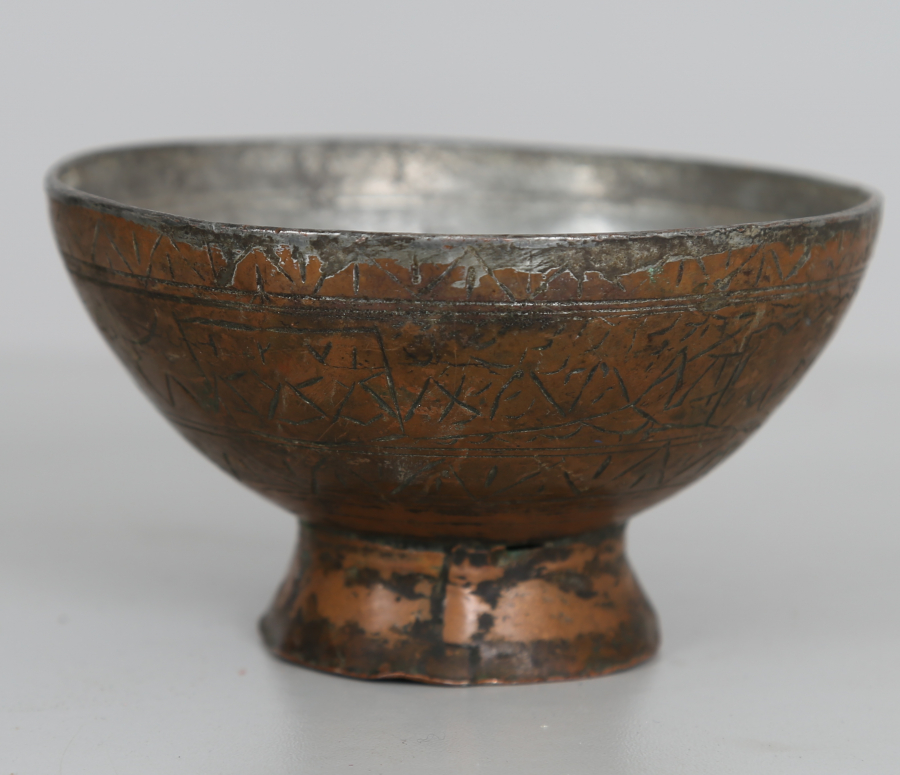 ÜZERİNDE OSMANLICA BEYİTLER BULUNAN NADİR FORMDA ŞİFA TASI