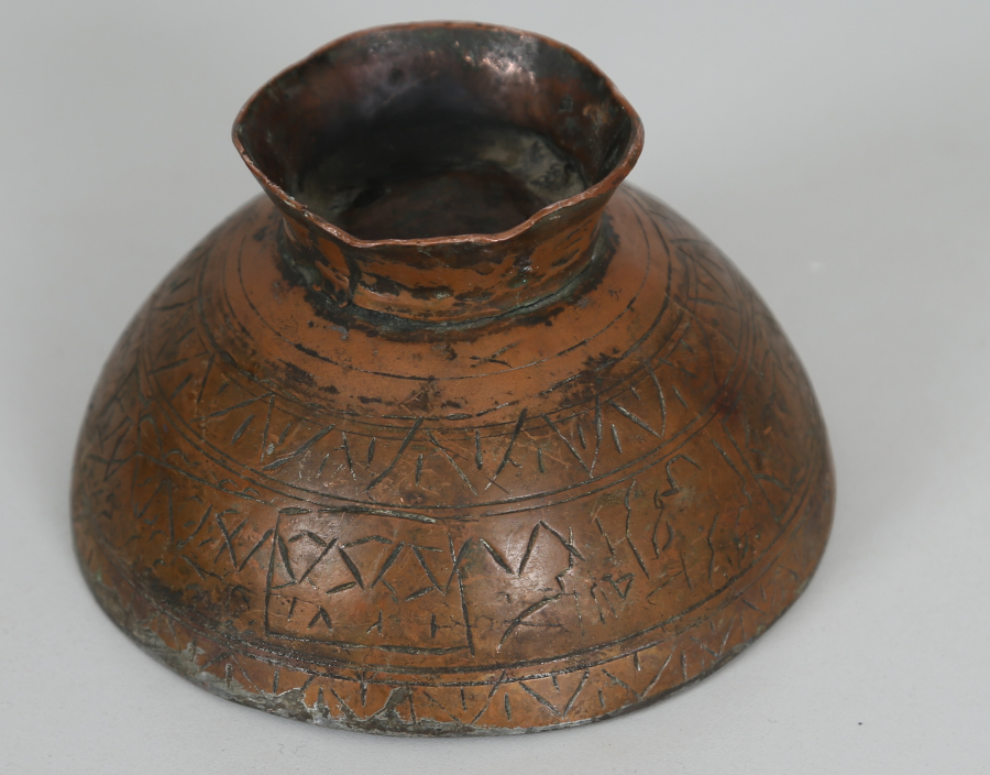 ÜZERİNDE OSMANLICA BEYİTLER BULUNAN NADİR FORMDA ŞİFA TASI