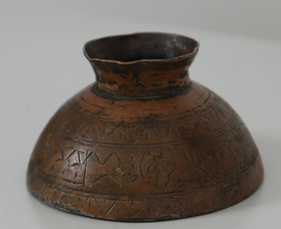 ÜZERİNDE OSMANLICA BEYİTLER BULUNAN NADİR FORMDA ŞİFA TASI