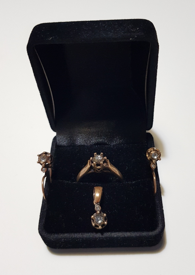 ELMAS TAŞLI YÜZÜK, KÜPE, KOLYE UCU SET