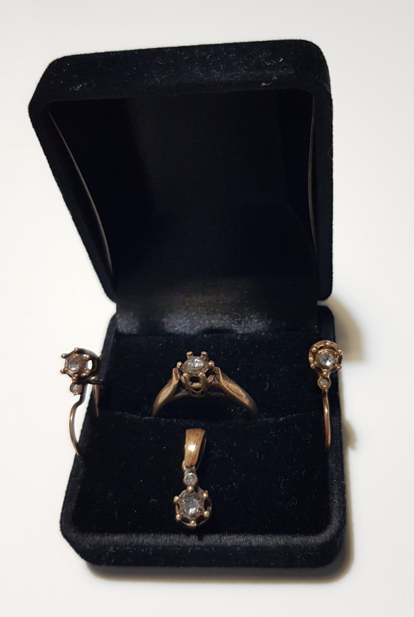 ELMAS TAŞLI YÜZÜK, KÜPE, KOLYE UCU SET