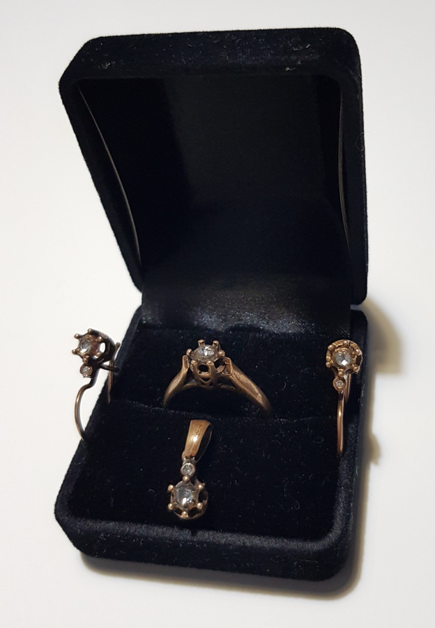 ELMAS TAŞLI YÜZÜK, KÜPE, KOLYE UCU SET